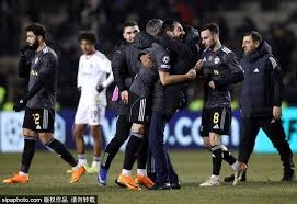 意大利足球运动员坎德雷瓦退役