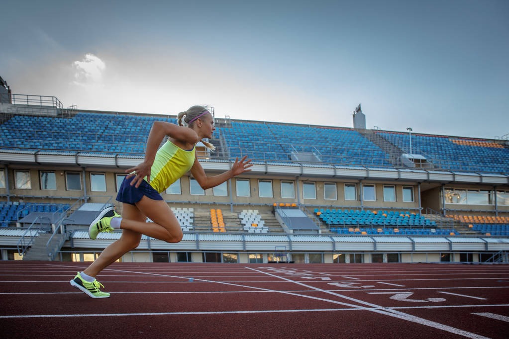 西部排名如下 湖人绝杀步行者排名第4 快船上升第6 太阳第10